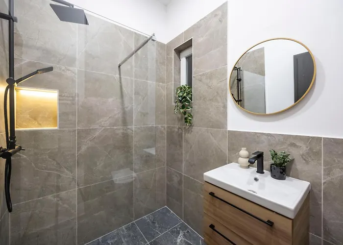 Luxe & Charm Grand With 3bedrm, 3bathrm Апартаменты