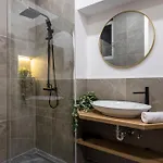 Luxe & Charm Grand With 3bedrm, 3bathrm Budapest