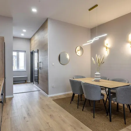 Apartment Luxe & Charm Grand With 3bedrm, 3bathrm Budapest
