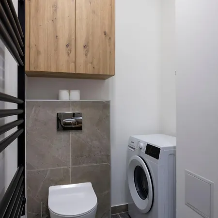 Luxe & Charm Grand With 3bedrm, 3bathrm Apartment *