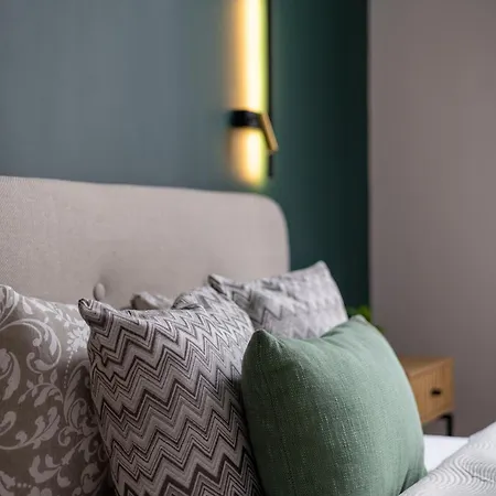 Luxe & Charm Grand With 3bedrm, 3bathrm Apartment