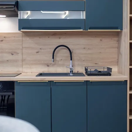 Luxe & Charm Grand With 3bedrm, 3bathrm Apartment Budapest