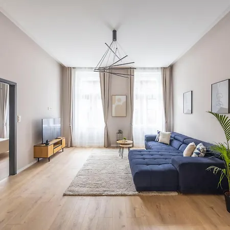 Luxe & Charm Grand With 3bedrm, 3bathrm