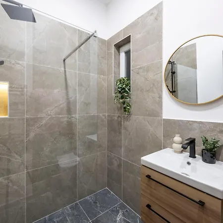 Luxe & Charm Grand With 3bedrm, 3bathrm Apartament