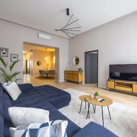 Apartment Luxe & Charm Grand With 3bedrm, 3bathrm *