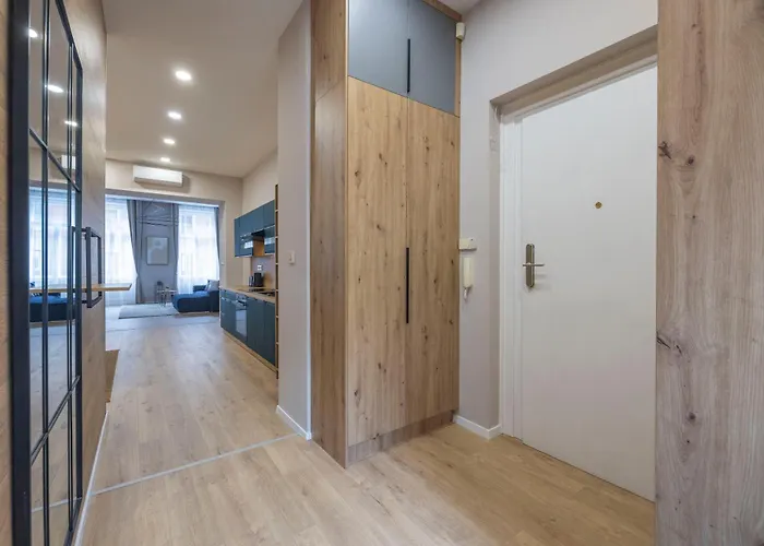 Luxe & Charm Grand With 3bedrm, 3bathrm Apartament Budapesta