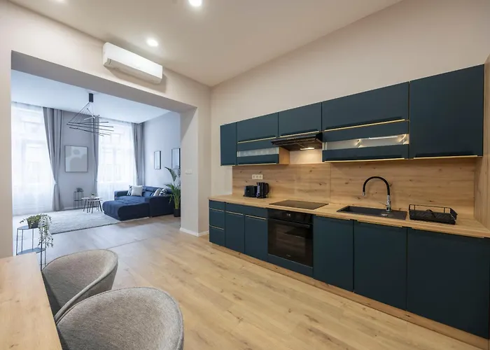 Luxe & Charm Grand With 3bedrm, 3bathrm Apartamento Budapeste